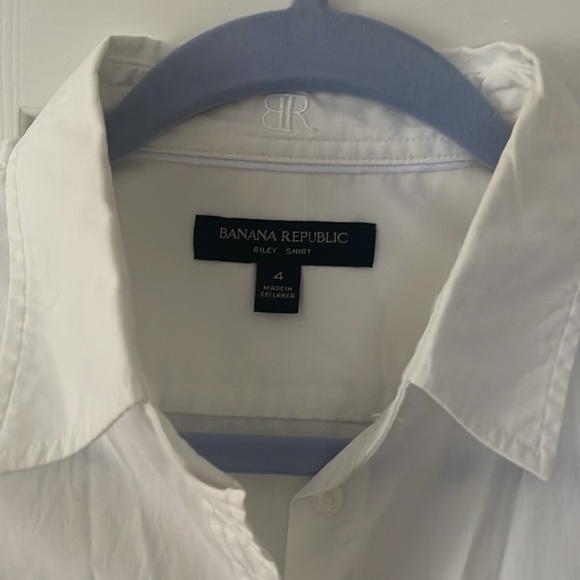 White Collared Sleeveless Banana Republic Button Up - Picture 2 of 8